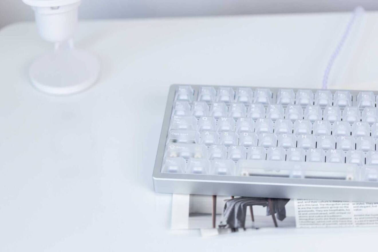 WOBKEY Rainy 75 Proに新色「Mithril」が登場｜半透明キーキャップと鏡面ガラスを採用