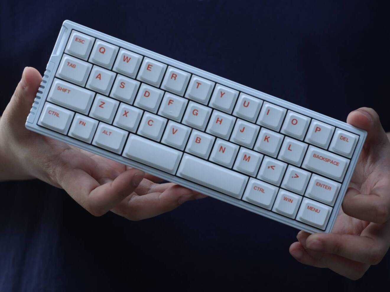 Chosfoxが新作キーボード「Inti40」を発表。40％ロープロファイルロウスタッガードレイアウトキーボード。