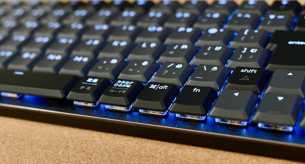 Logitech MX MECHANICAL MINI 11