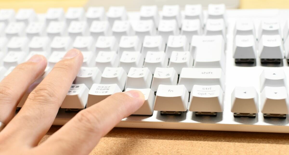 Logicool SIGNATURE K855OW/GR/BG/RO テンキーレスメカニカルキーボード 13