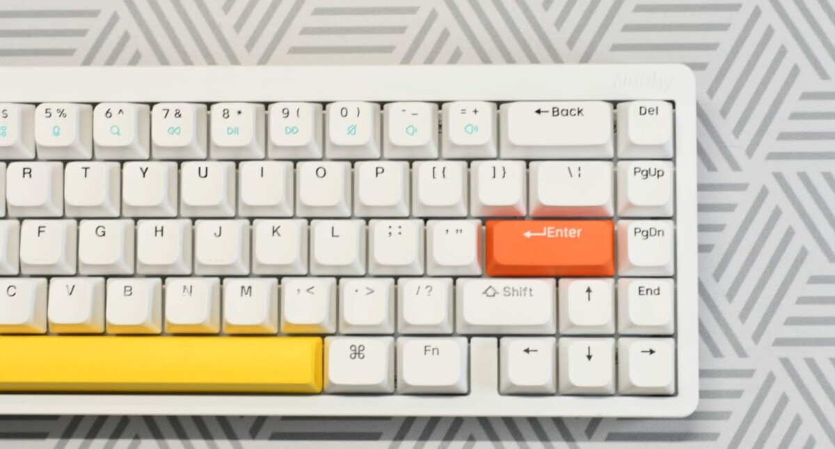NuPhy Halo65レビュー!極上の打鍵感が魅力の65%レイアウトキーボード 8 Nuphy Halo 65-Front