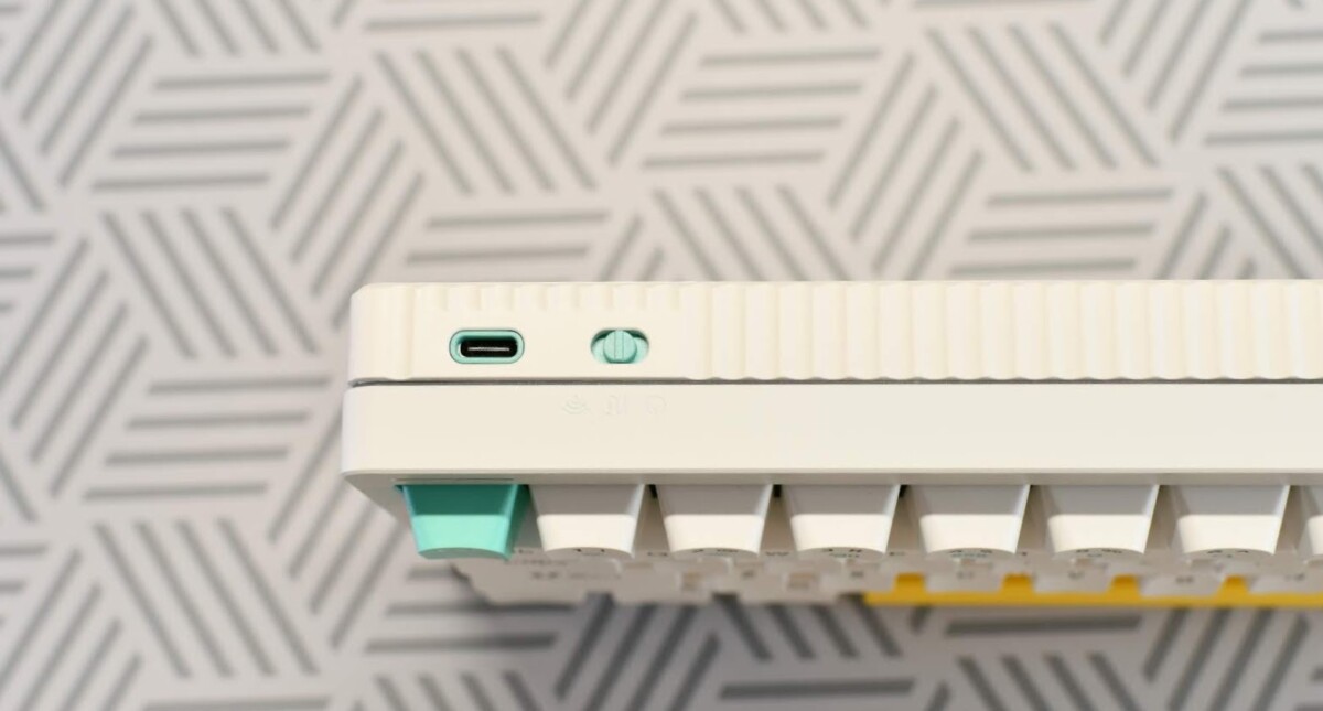 NuPhy Halo65レビュー!極上の打鍵感が魅力の65%レイアウトキーボード 16 Nuphy Halo 65-Side View