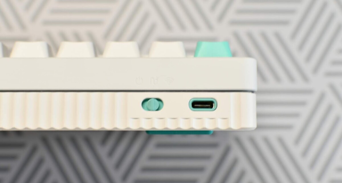 NuPhy Halo65レビュー!極上の打鍵感が魅力の65%レイアウトキーボード 14 Nuphy Halo 65-Side View