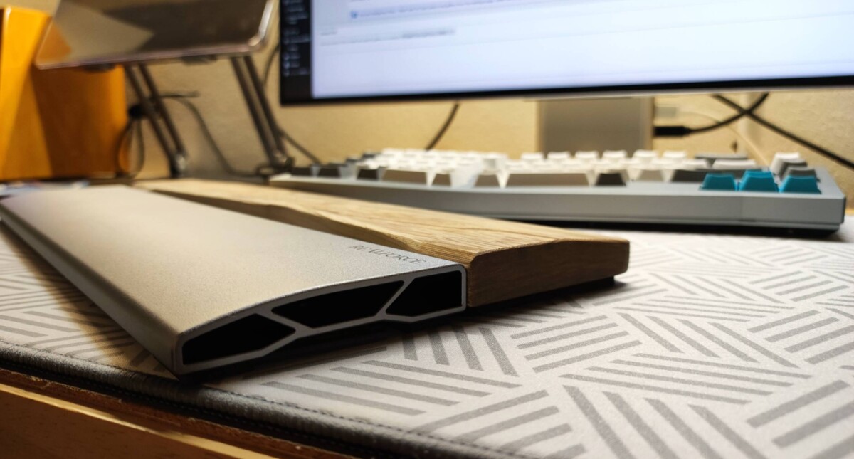 Topre "REALFORCE Aluminum Wrist Rest" review, available in two sizes for R3/R3S 43