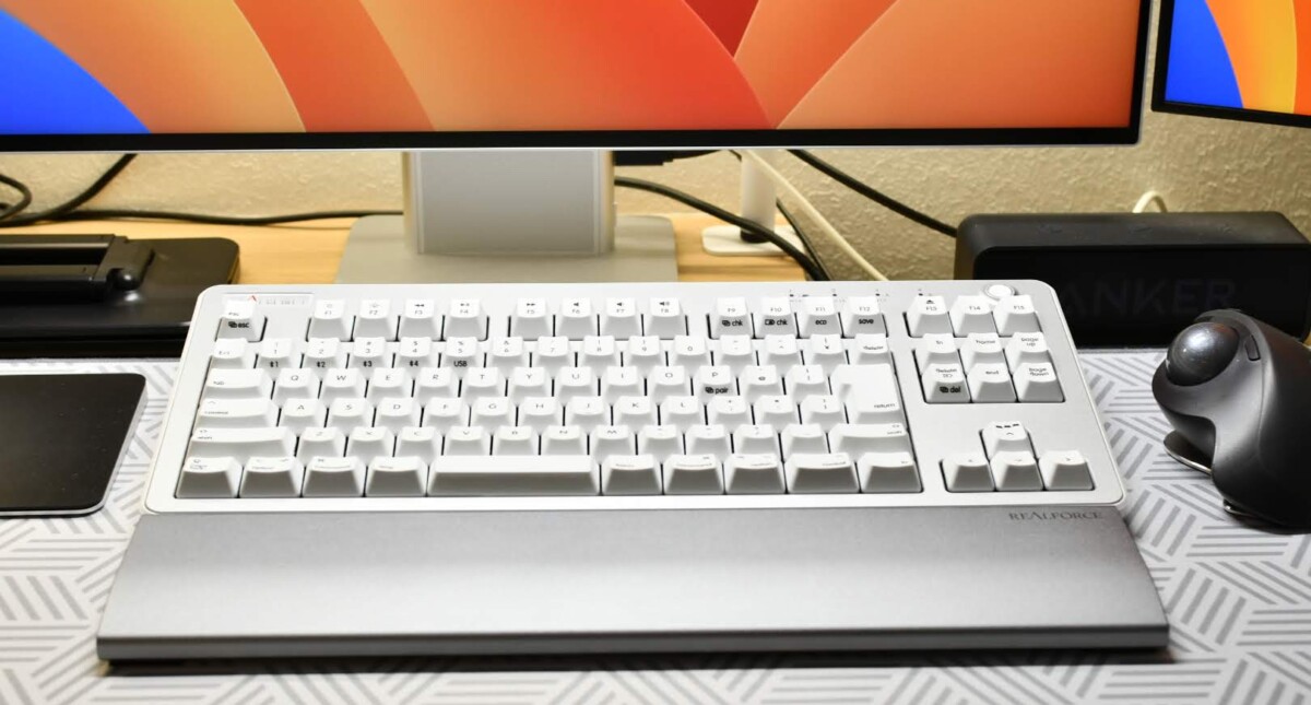 Topre "REALFORCE Aluminum Wrist Rest" review, available in two sizes for R3/R3S 34