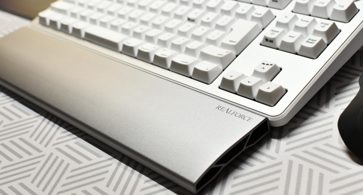 Topre "REALFORCE Aluminum Wrist Rest" review, available in two sizes for R3/R3S 35