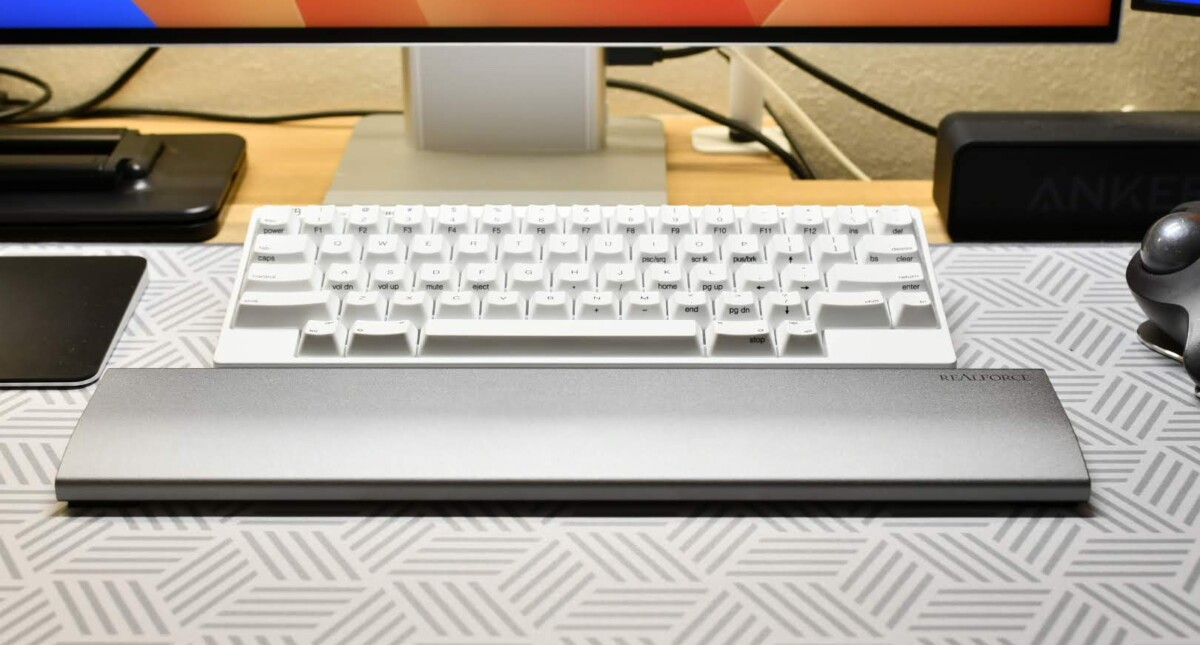 Topre "REALFORCE Aluminum Wrist Rest" review, available in two sizes for R3/R3S 40