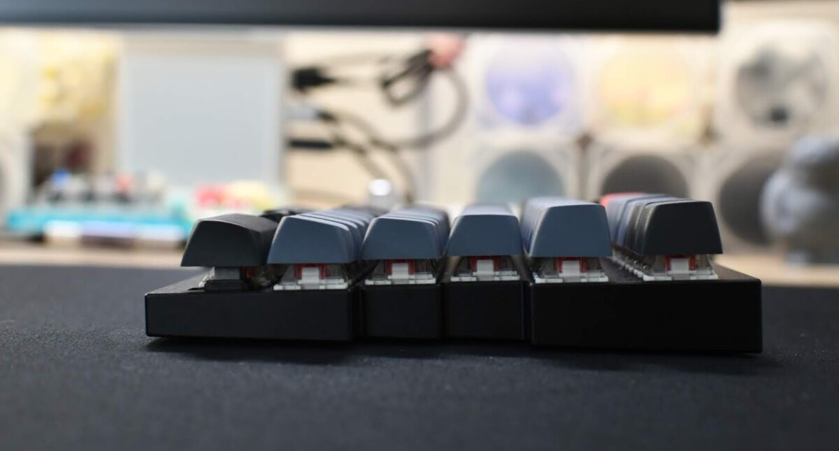 Keychron Q11, Keychron's first left-right split keyboard, is now available. 56