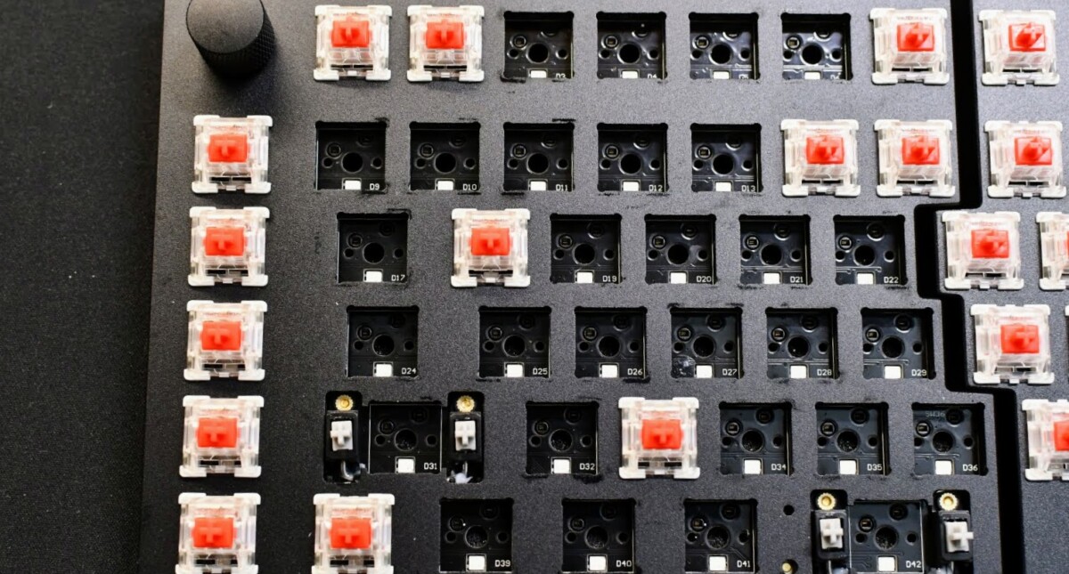 Keychron Q11, Keychron's first left-right split keyboard, is now available. 49