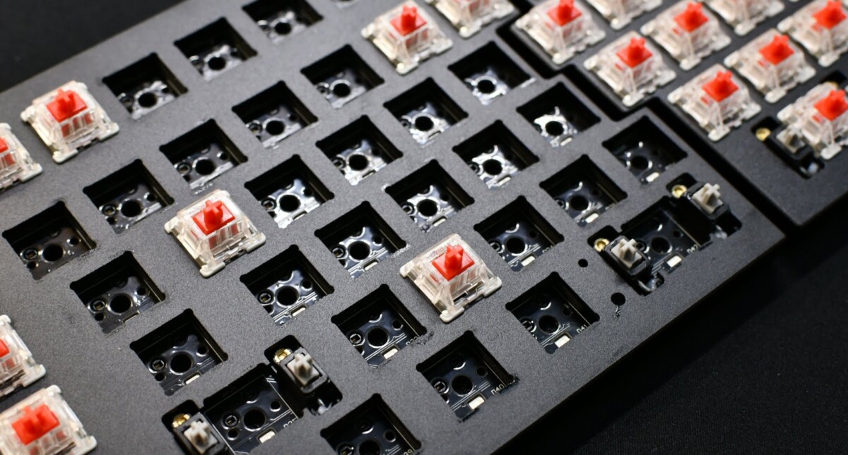 Keychron Q11, Keychron's first left-right split keyboard, is now available. 48