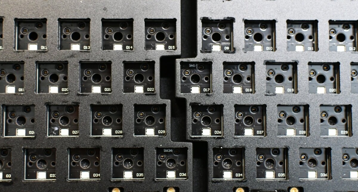 Keychron Q11, Keychron's first left-right split keyboard, is now available. 47