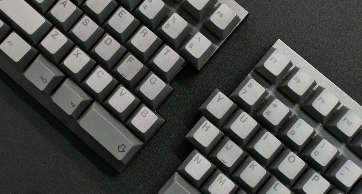 Keychron Q11, Keychron's first left-right split keyboard, is now available. 44