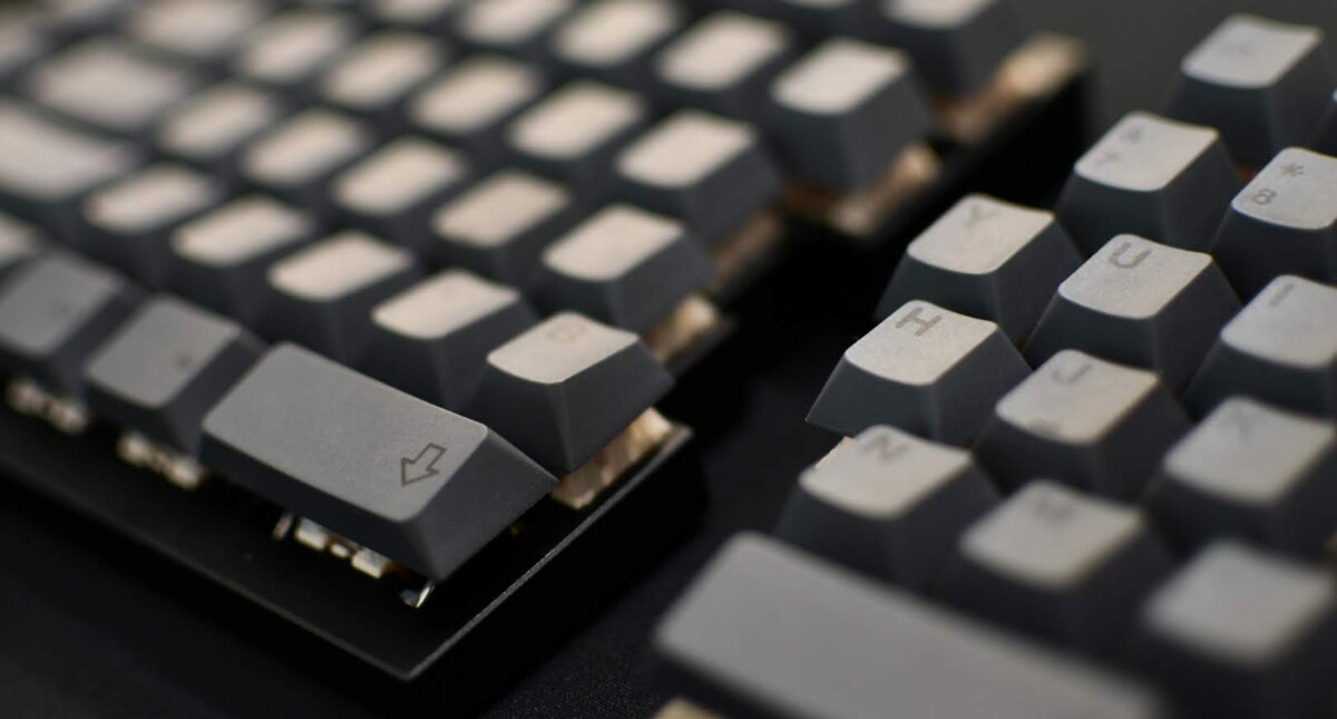 Keychron Q11, Keychron's first left-right split keyboard, is now available. 43