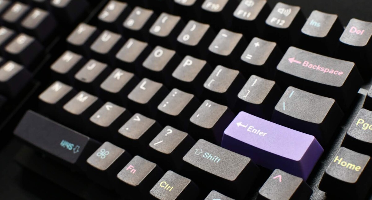 Keychron Q11, Keychron's first left-right split keyboard, is now available. 35