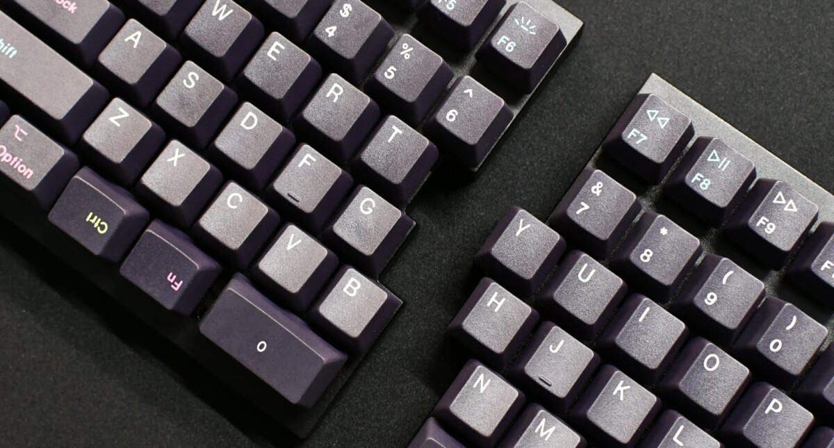 Keychron Q11, Keychron's first left-right split keyboard, is now available. 34