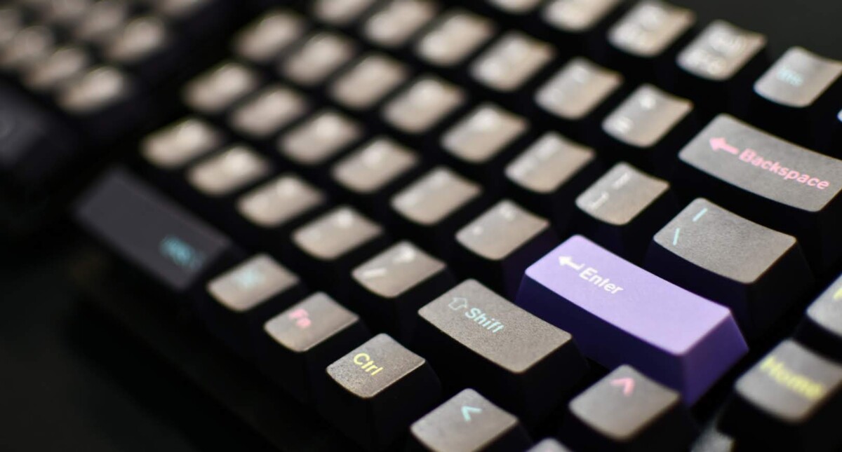 Keychron Q11, Keychron's first left-right split keyboard, is now available. 31