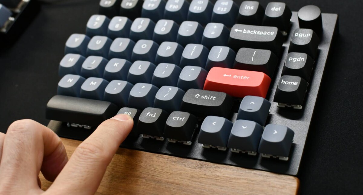 Keychron Q11, Keychron's first left-right split keyboard, is now available. 62
