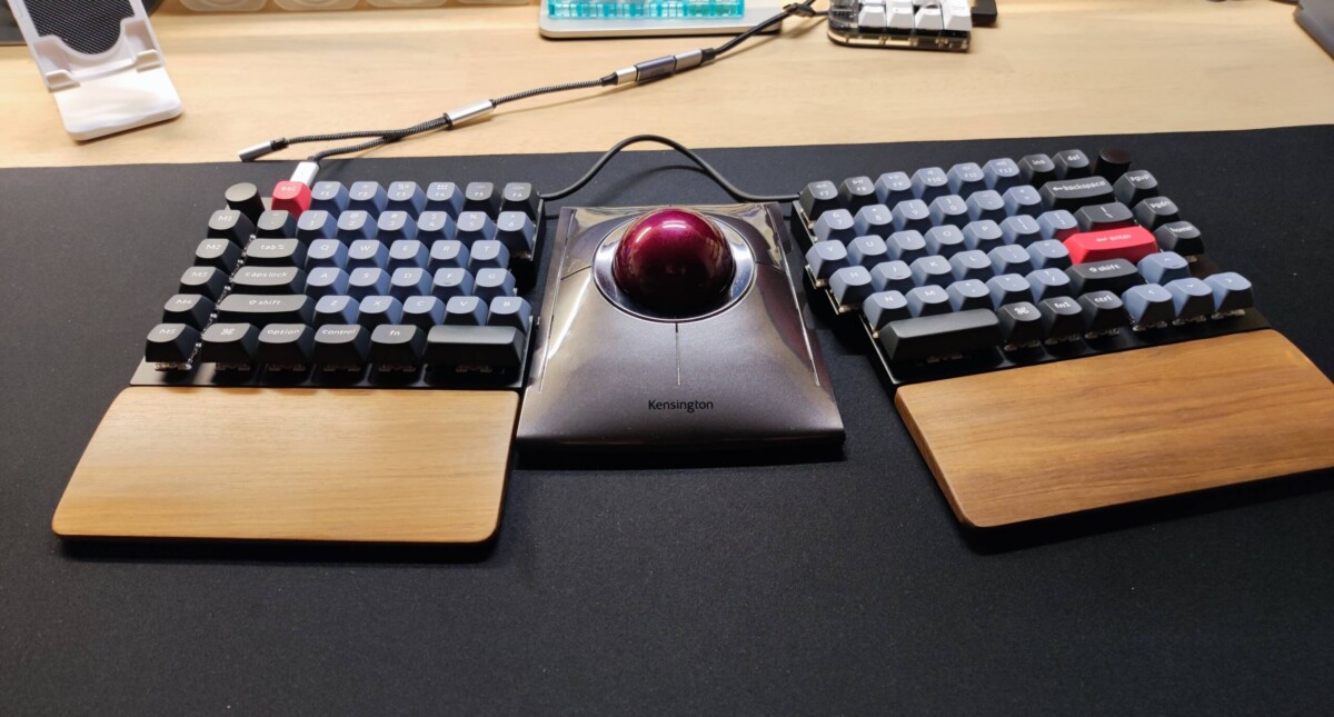 Keychron Q11, Keychron's first left-right split keyboard, is now available. 29