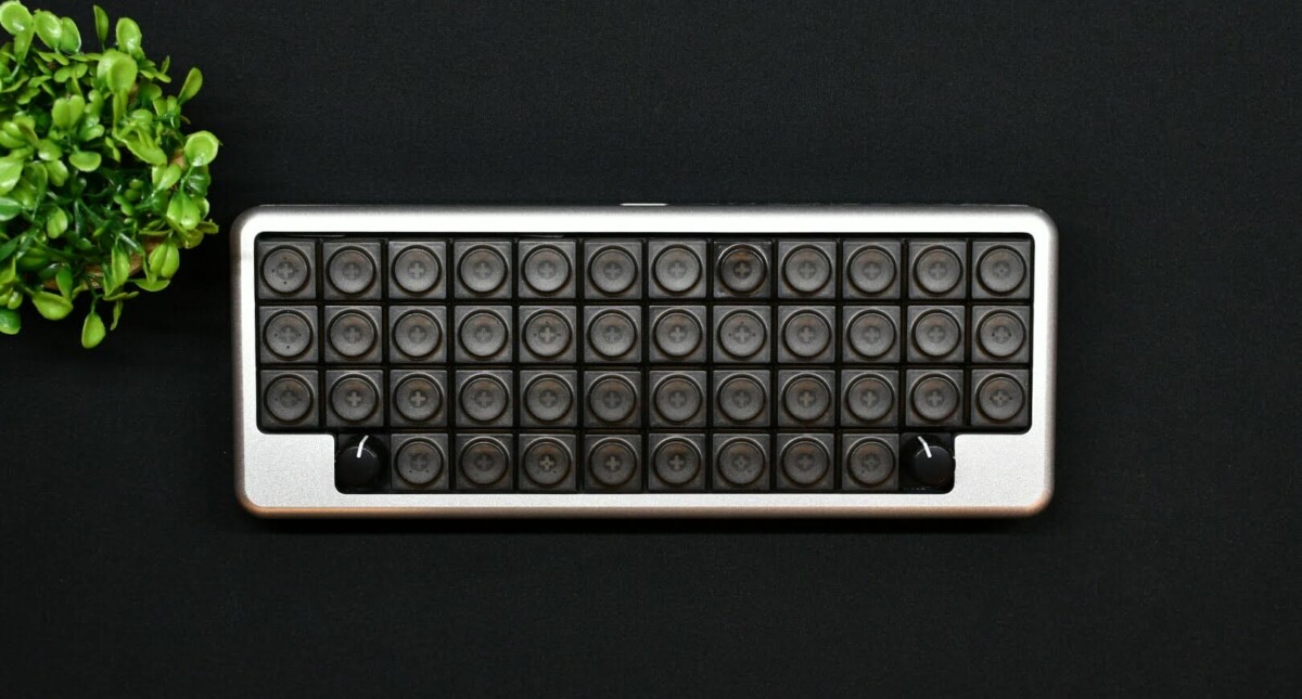 Darakuneko Poseidon case compatible with Trident44 18